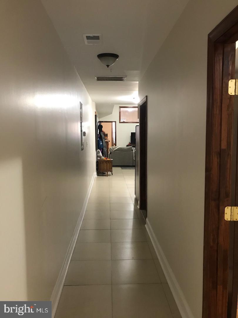 906 ARCH STREET THIR FLOOR