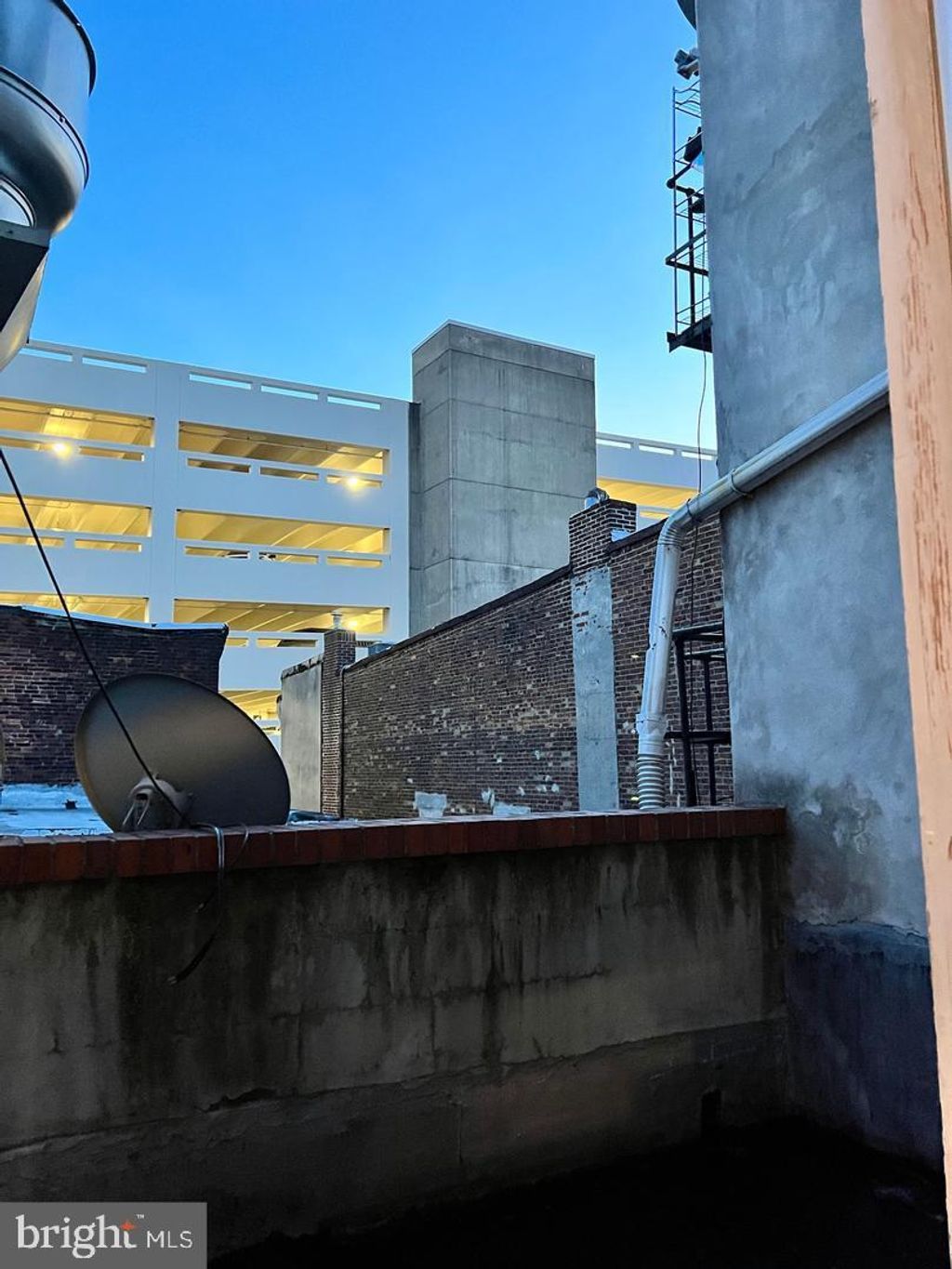 Photo of 906 Arch Street #THIR FLOOR, PHILADELPHIA, PA 19107 (MLS # PAPH2518464)