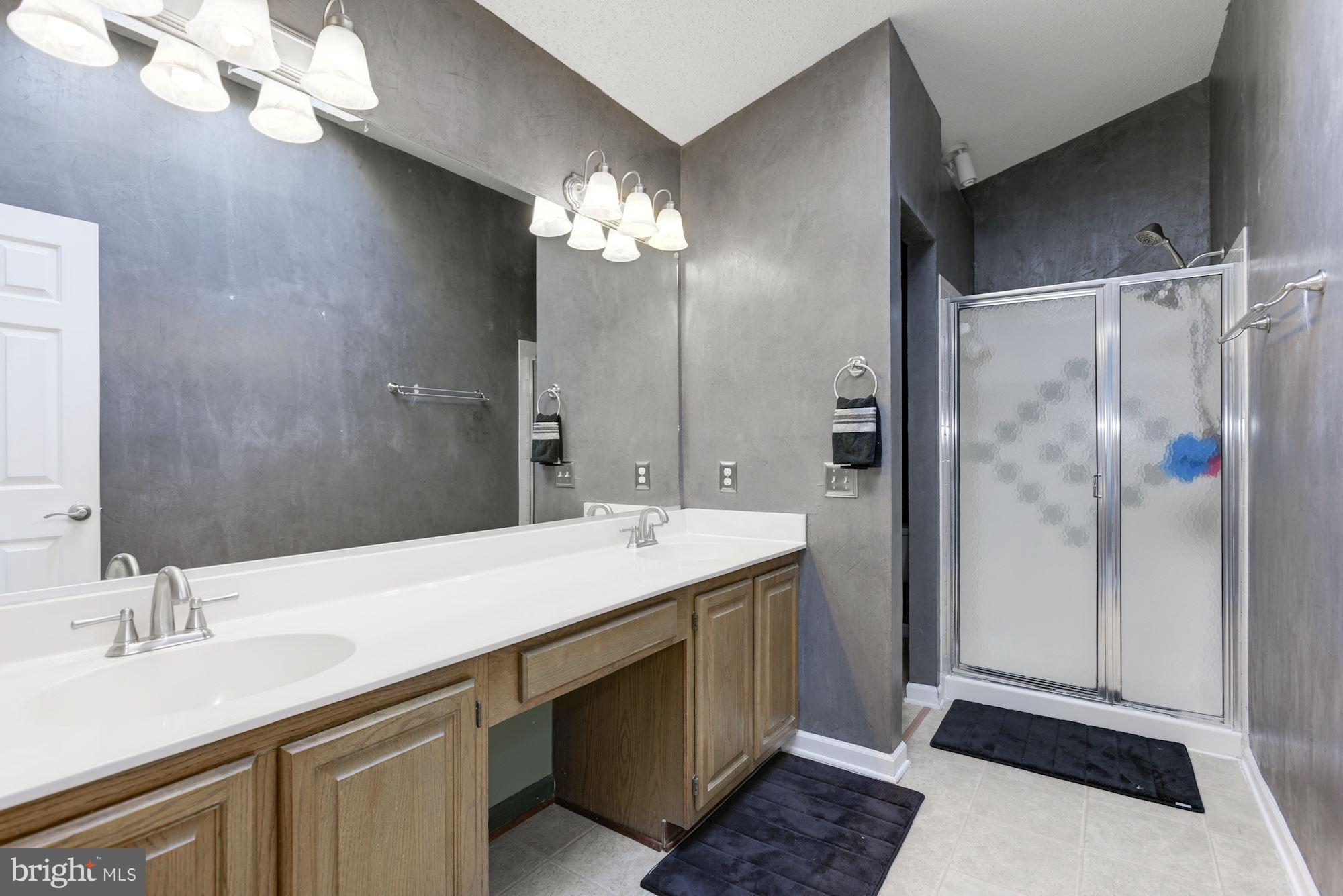 OAKENSHAW - Residential