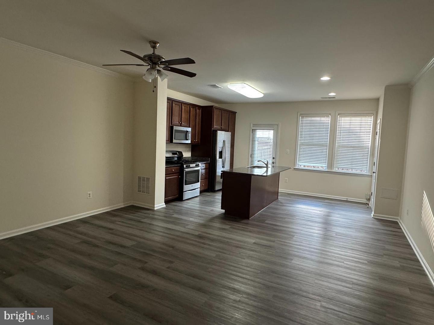 STONE RIDGE LANDBAY 5R - Residential