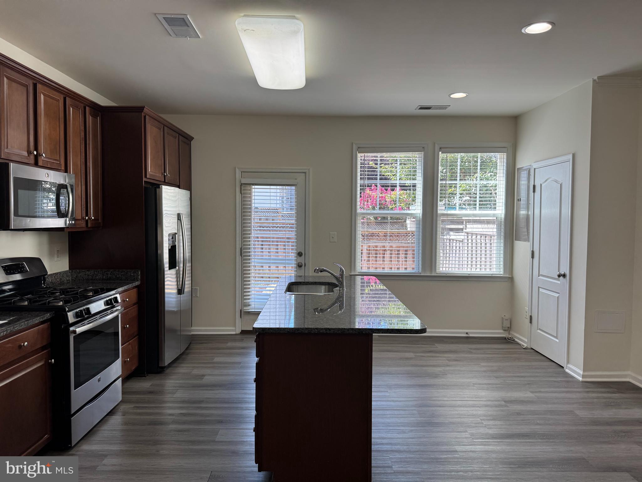 24641 GREYSTEEL SQUARE