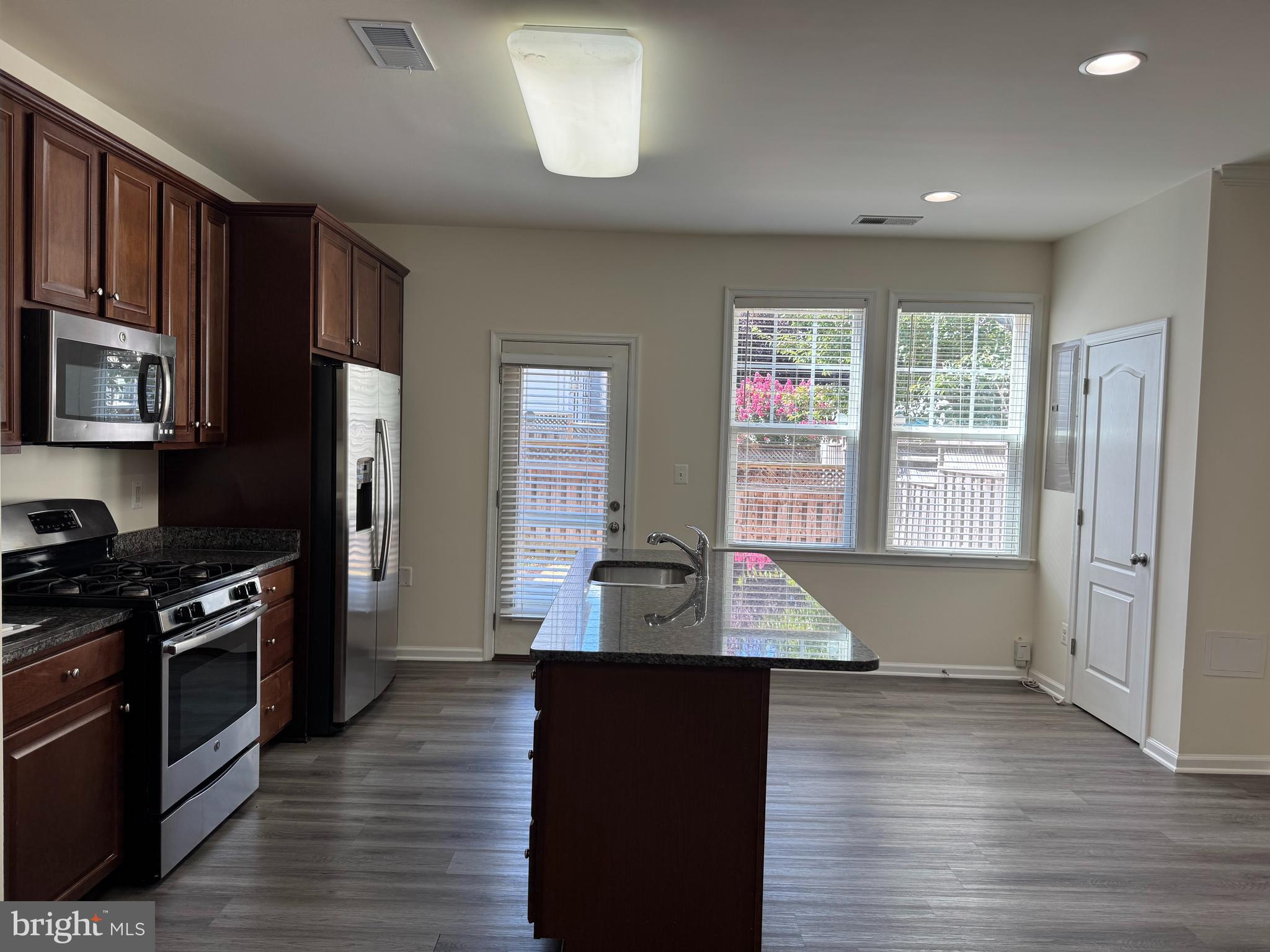 STONE RIDGE LANDBAY 5R - Residential