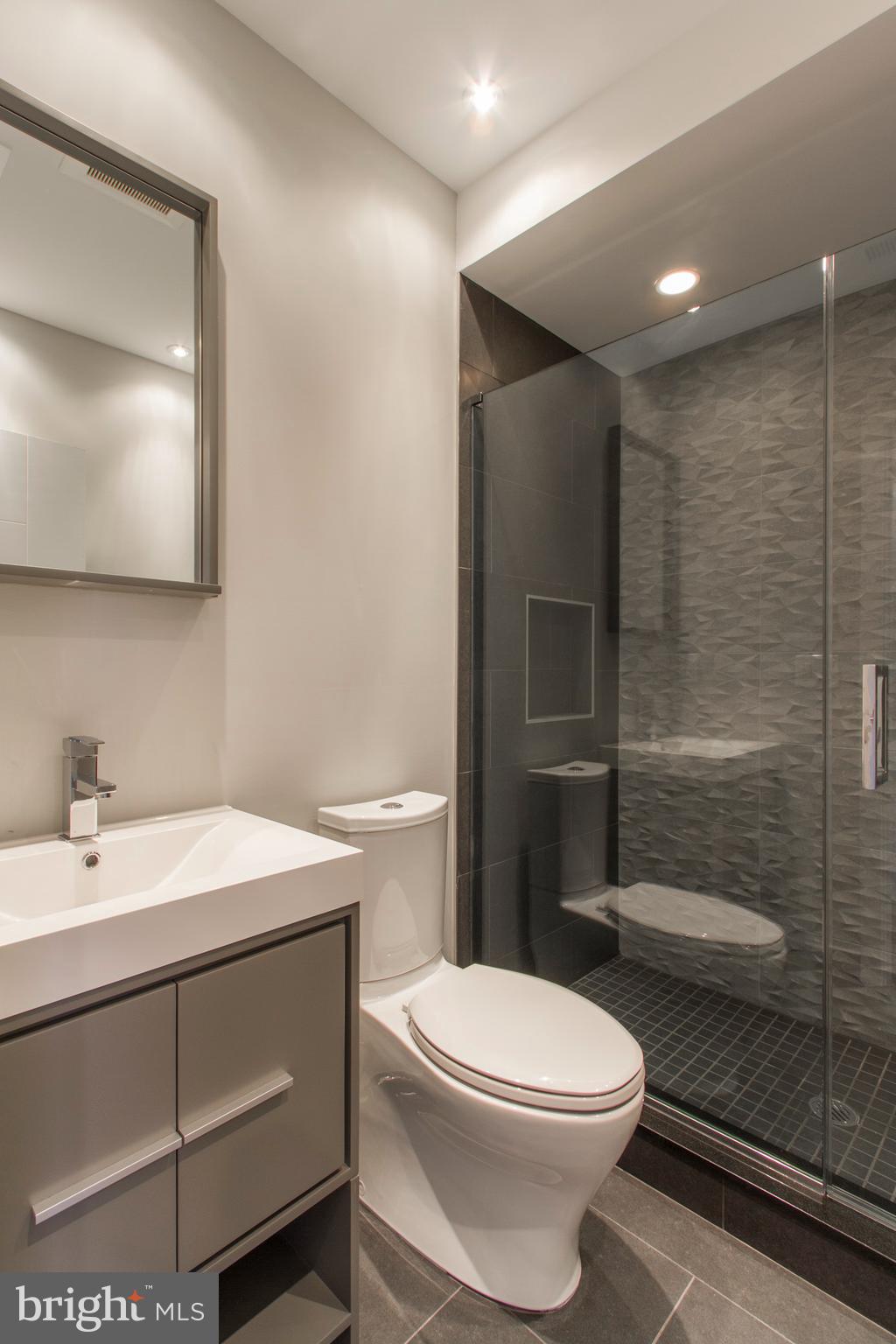 GRADUATE HOSPITAL - Residential Lease