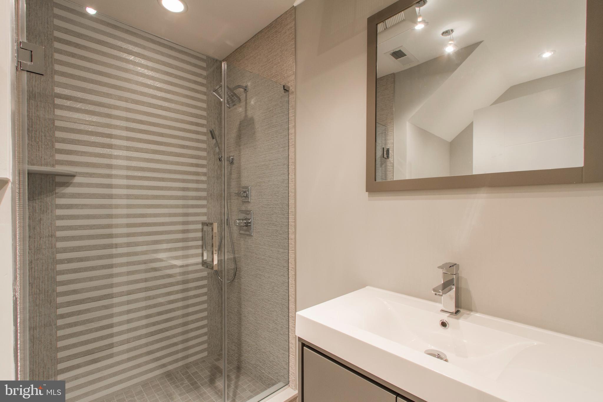 GRADUATE HOSPITAL - Residential Lease