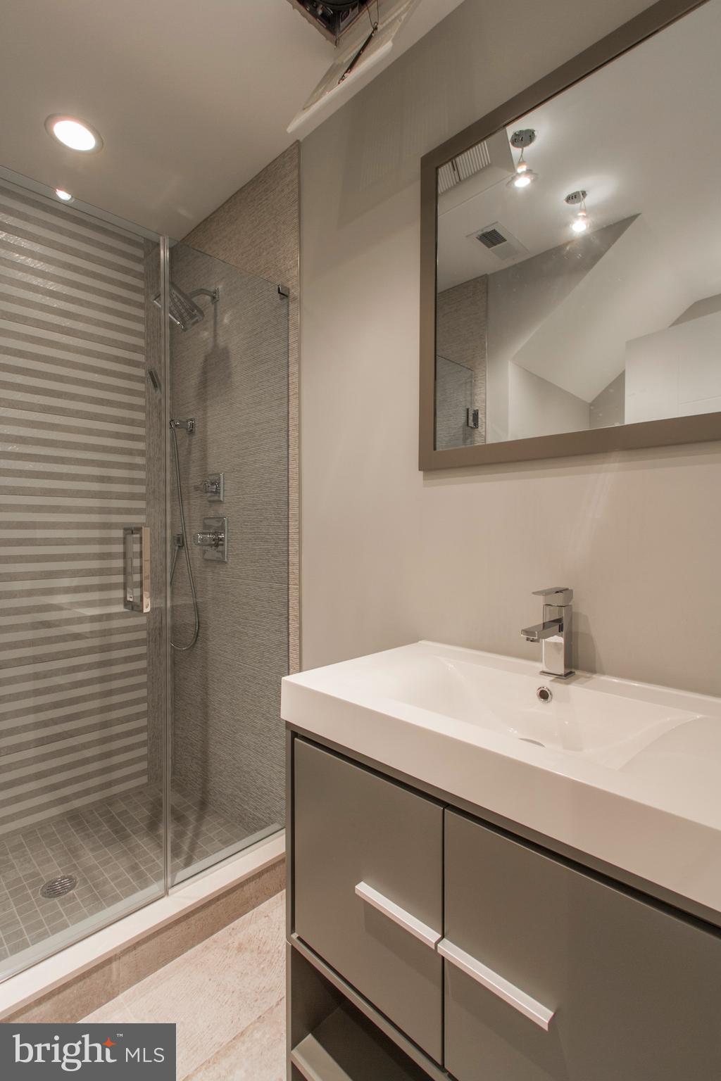 GRADUATE HOSPITAL - Residential Lease