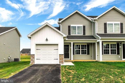 Townhouse For Sale - 307 Maple Drive<br/> Adams County, HANOVER, PA 17331