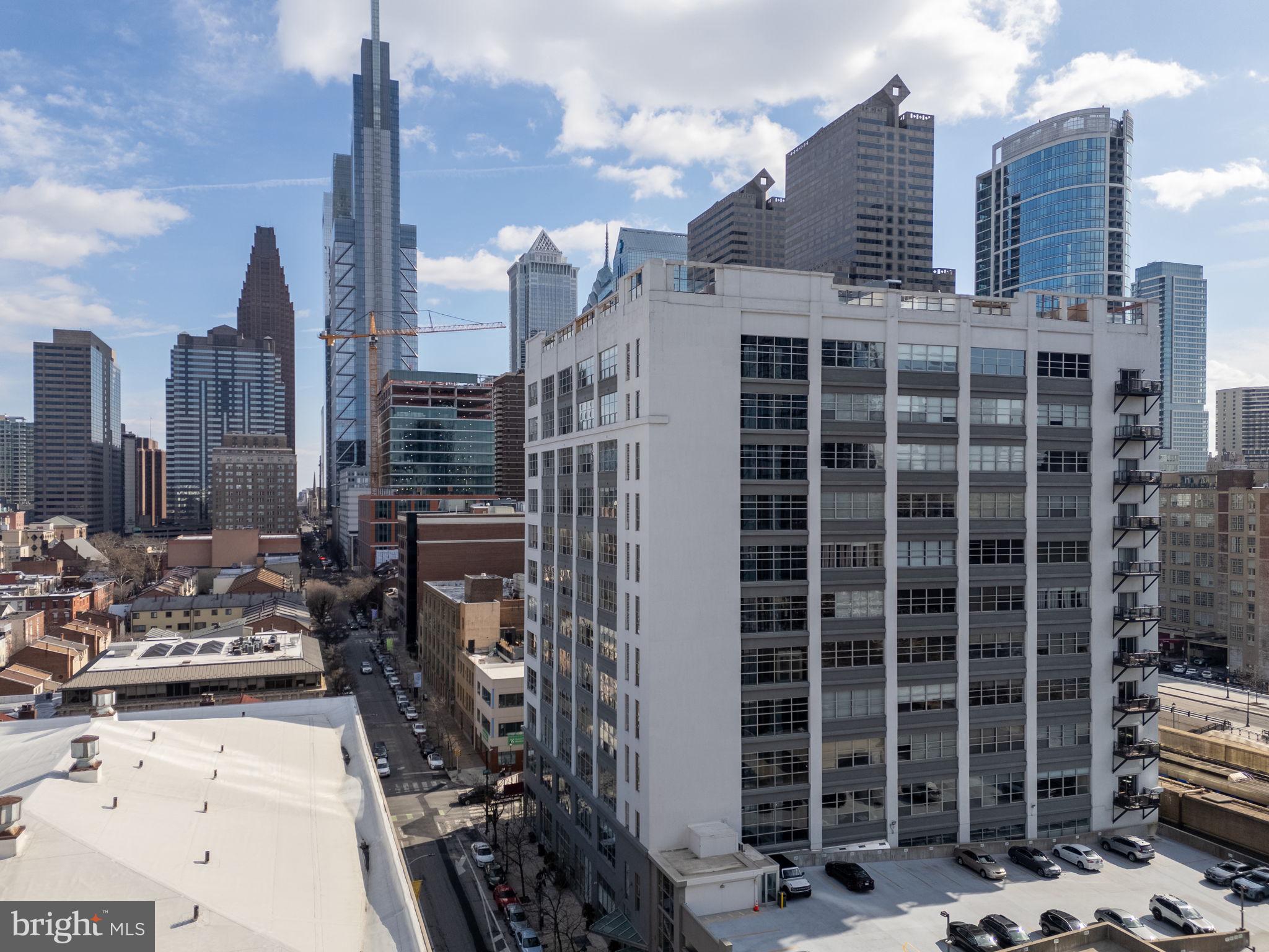 LOGAN SQUARE - Residential