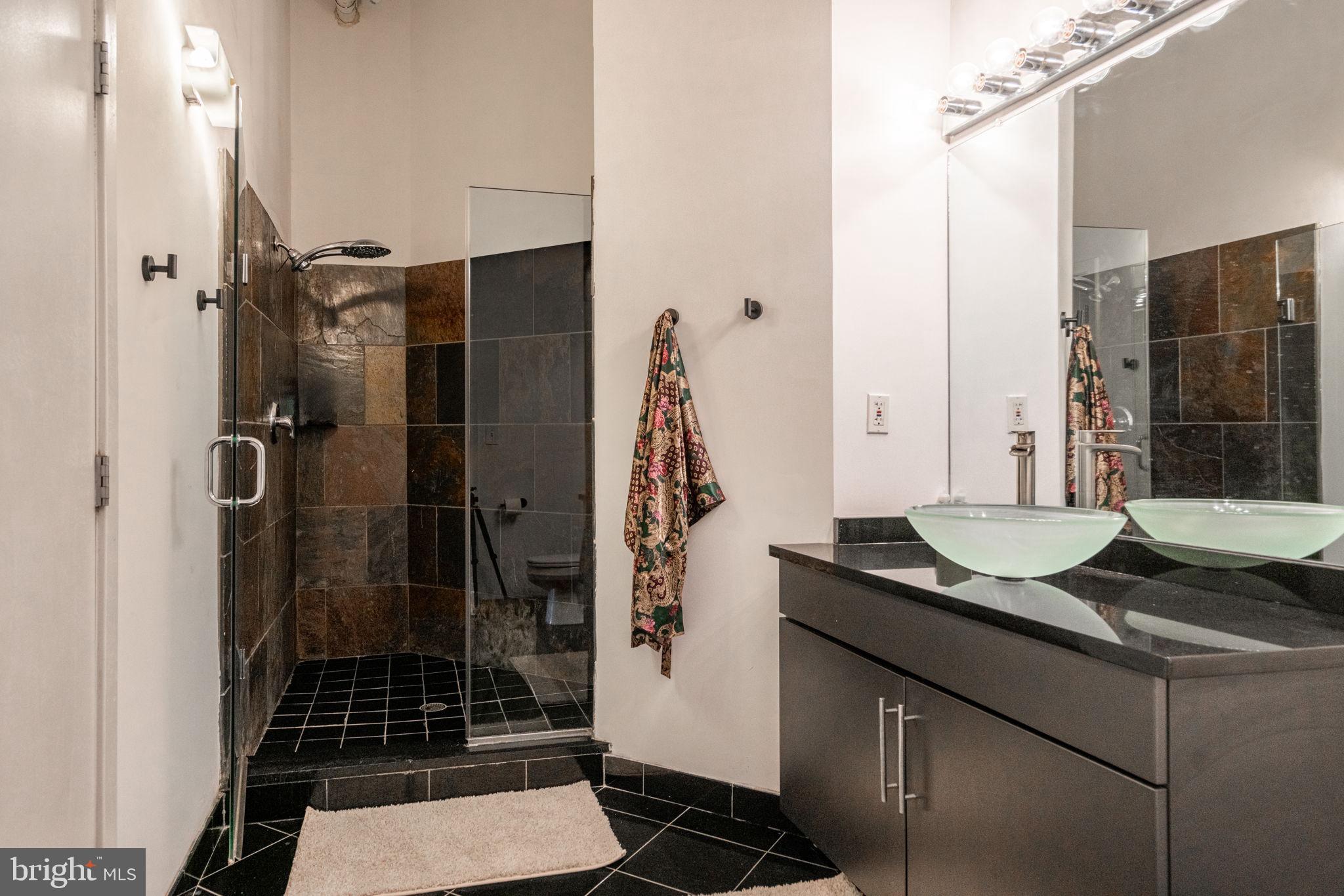 LOGAN SQUARE - Residential