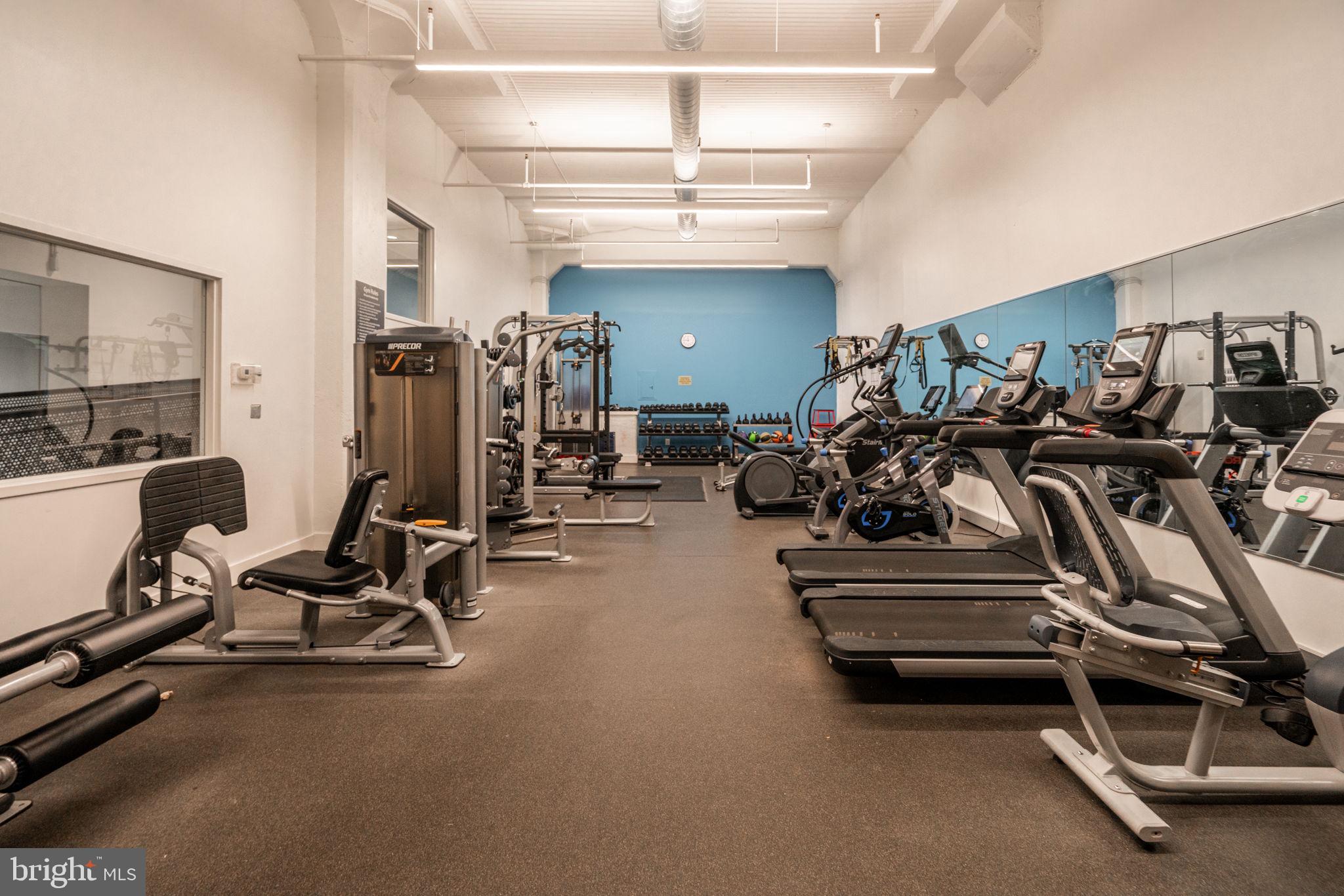 LOGAN SQUARE - Residential