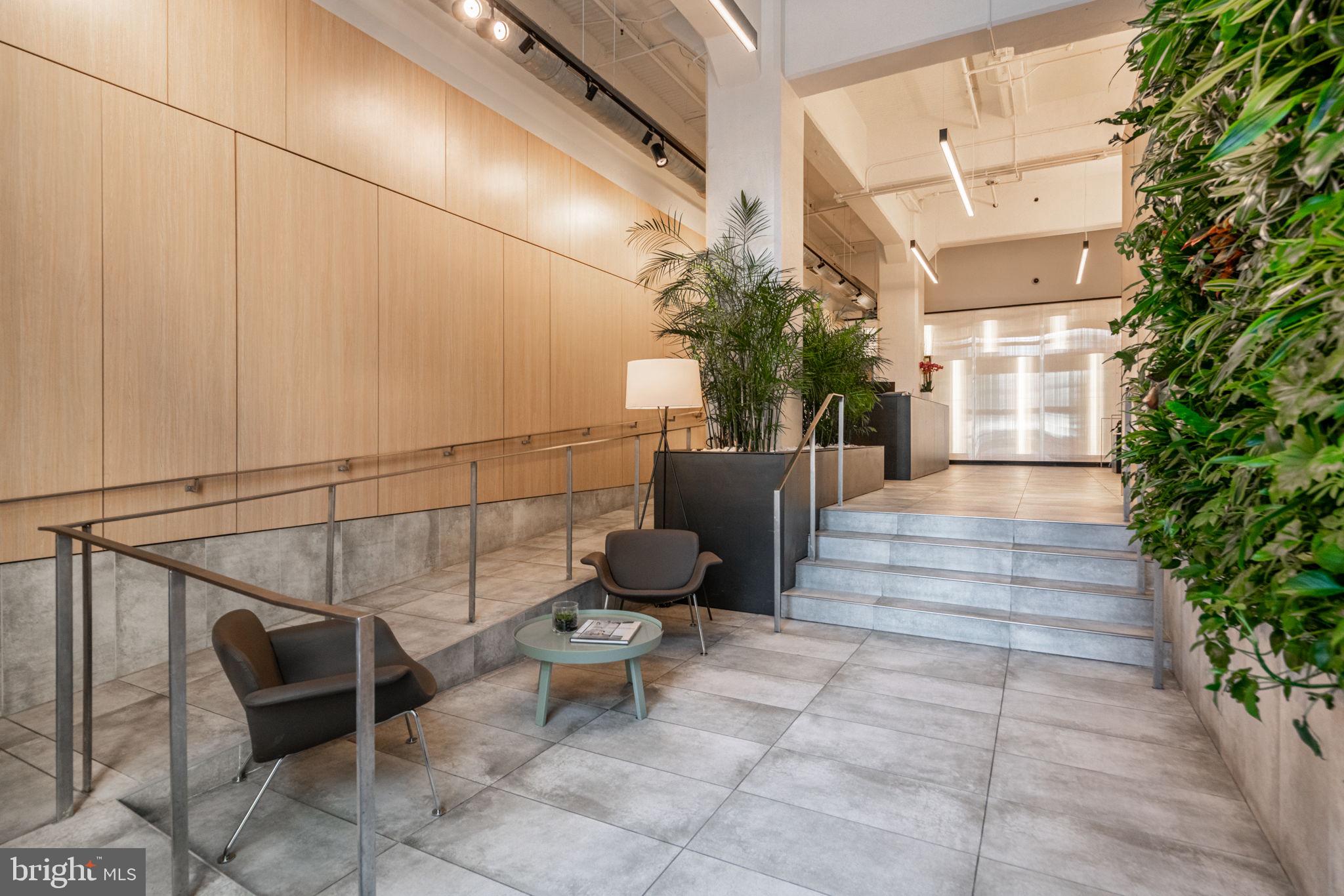 LOGAN SQUARE - Residential