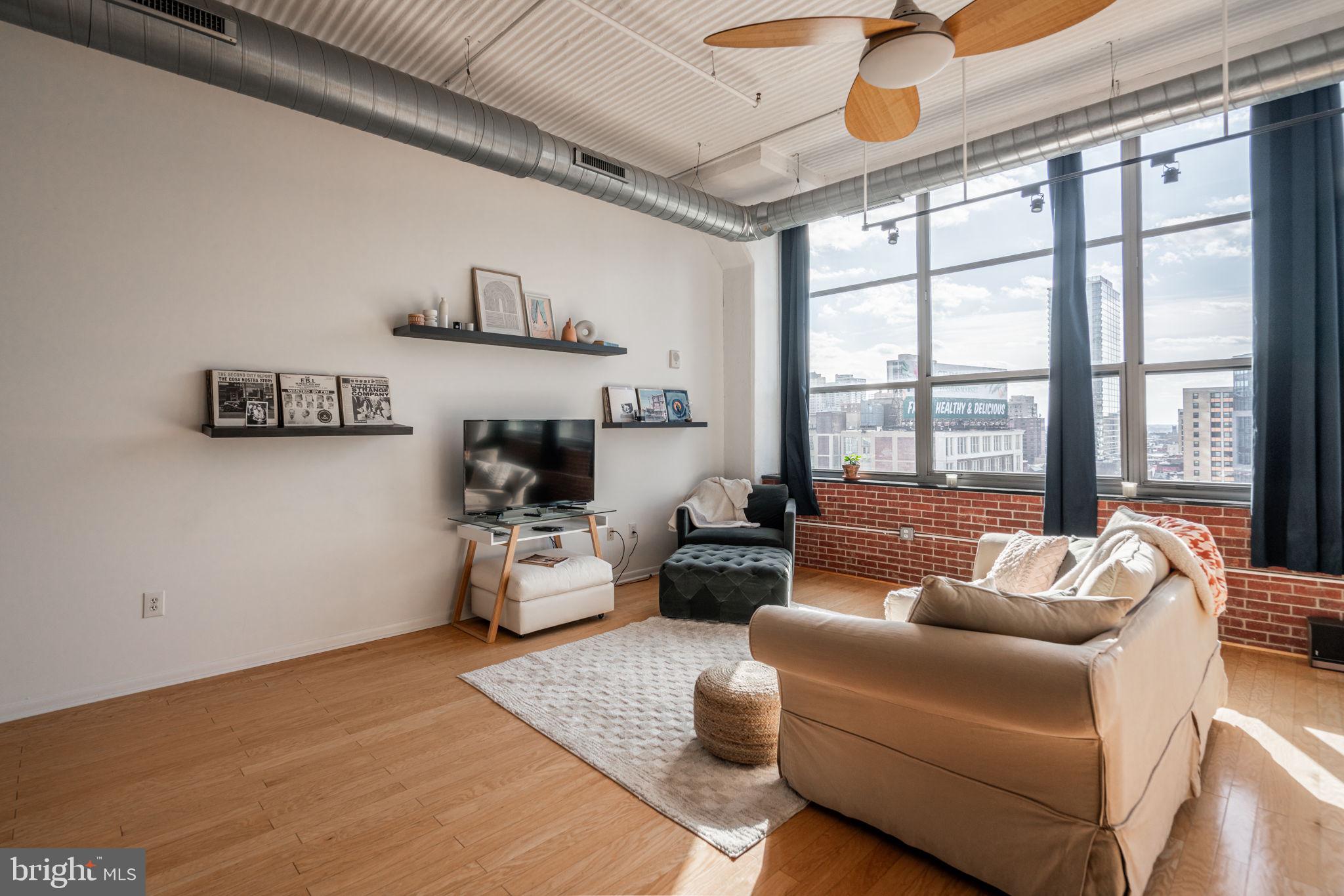 LOGAN SQUARE - Residential