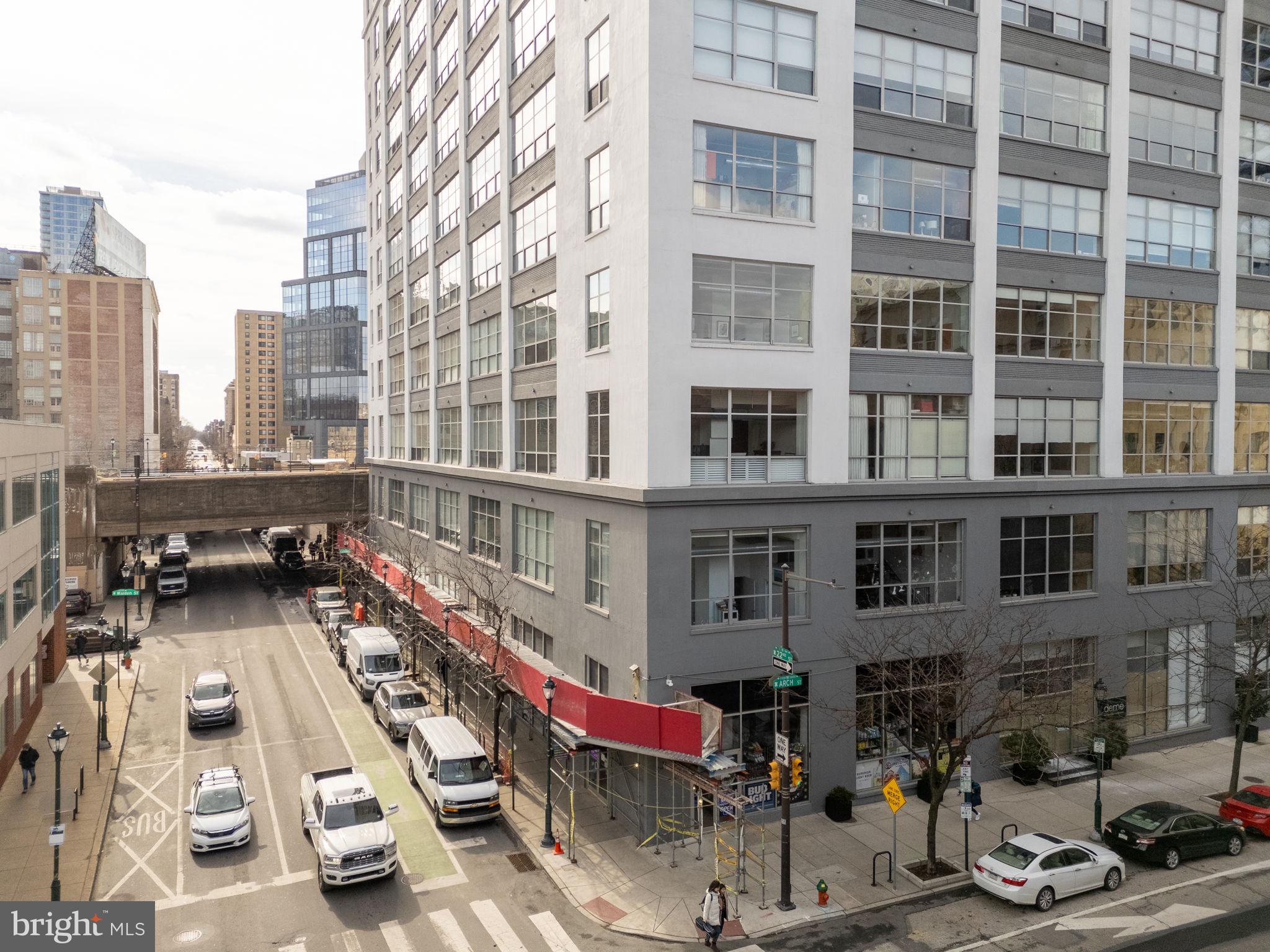 LOGAN SQUARE - Residential