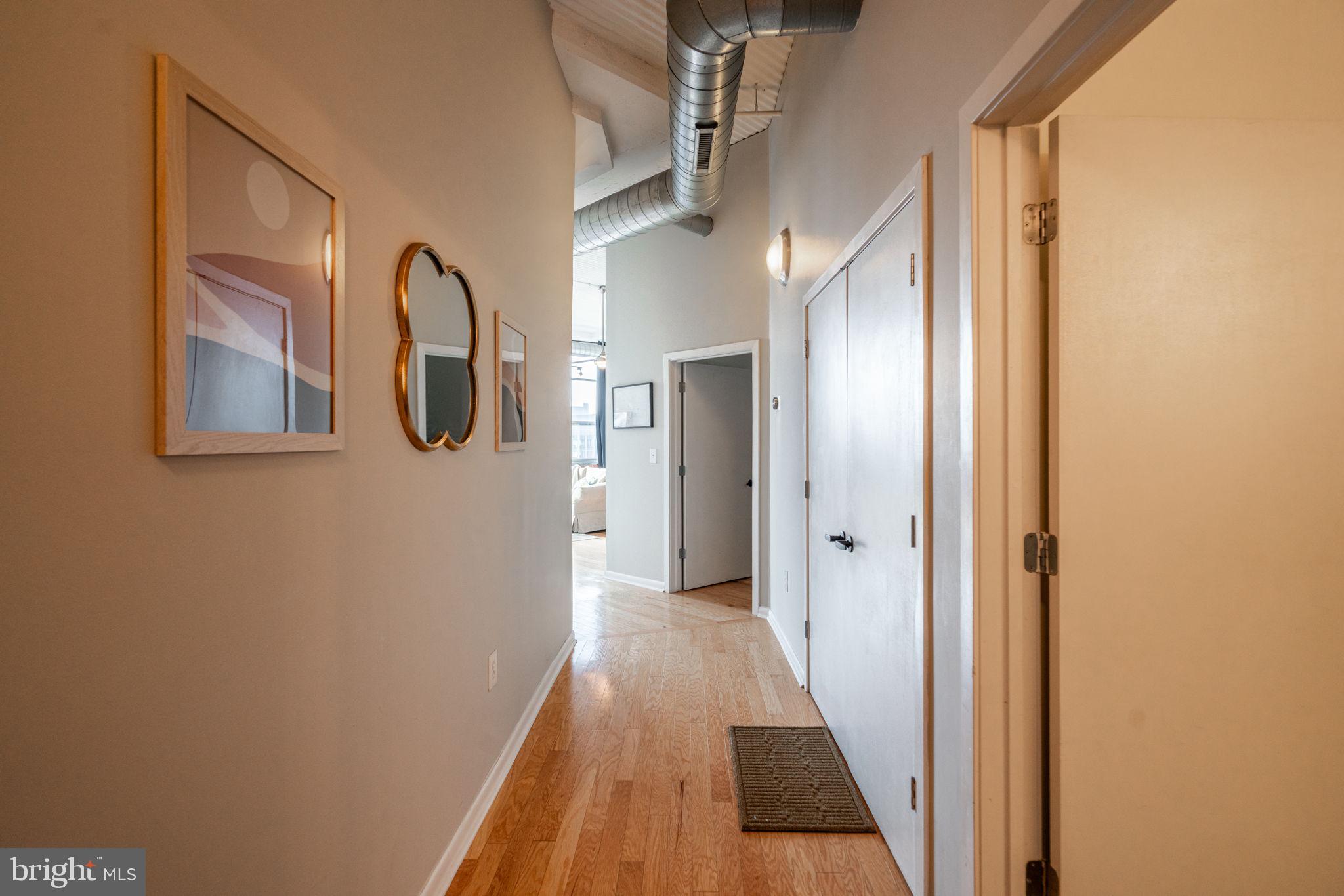 LOGAN SQUARE - Residential