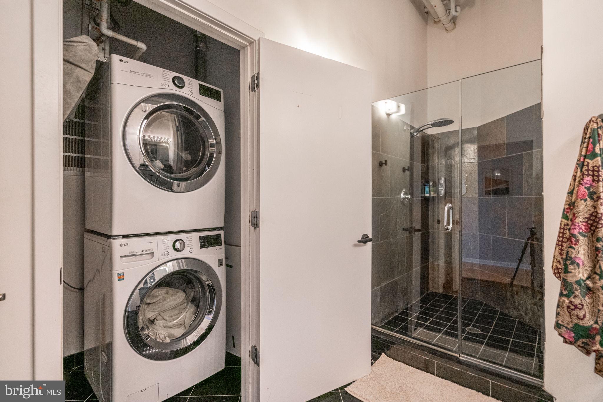 LOGAN SQUARE - Residential