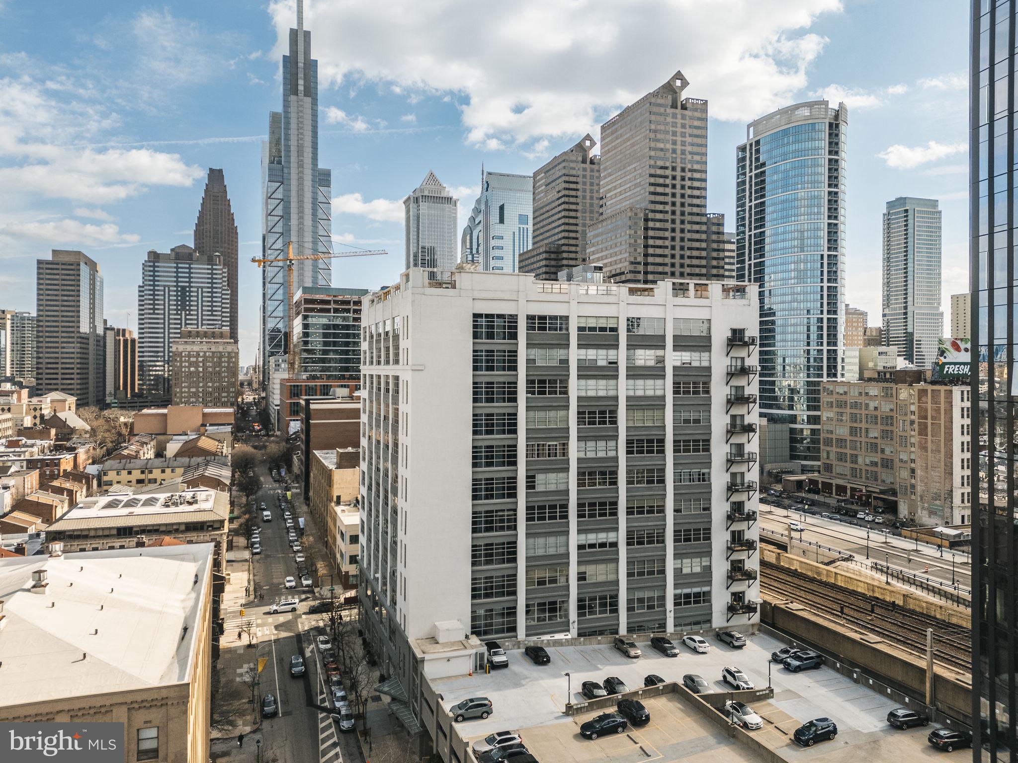 LOGAN SQUARE - Residential