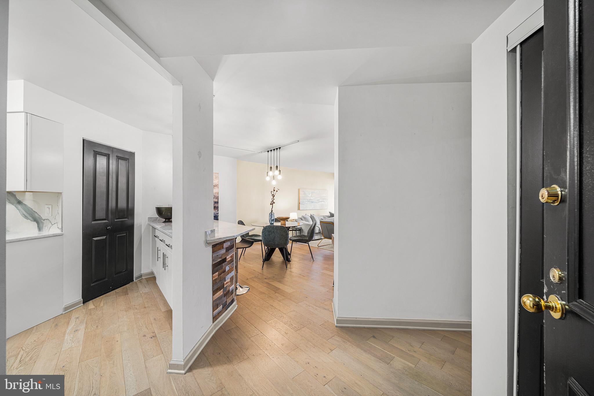 1420 LOCUST STREET 00 7N