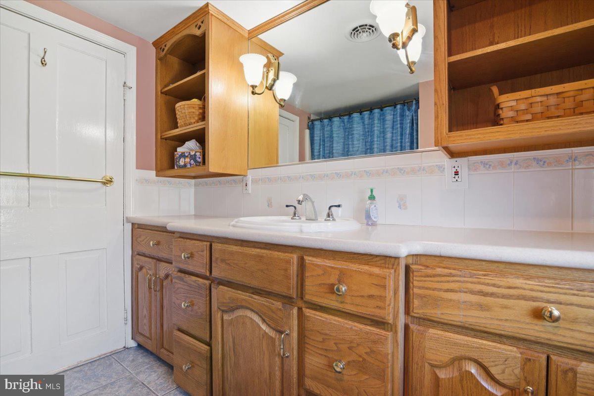 SCHWENKSVILLE - Residential