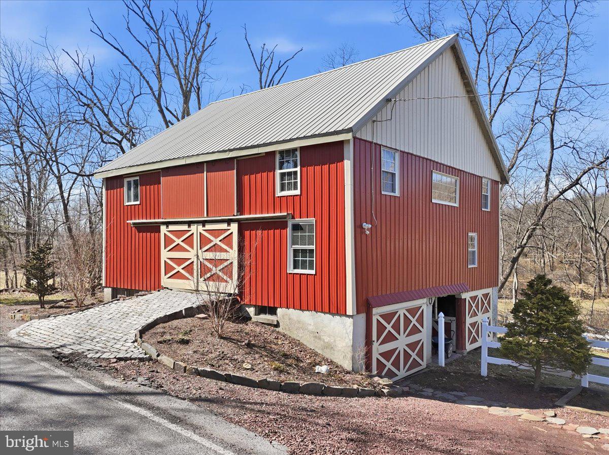 SCHWENKSVILLE - Residential