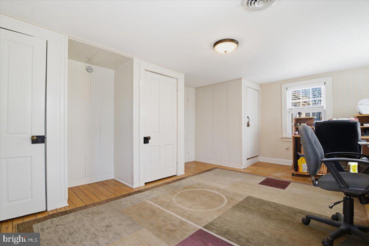 SCHWENKSVILLE - Residential