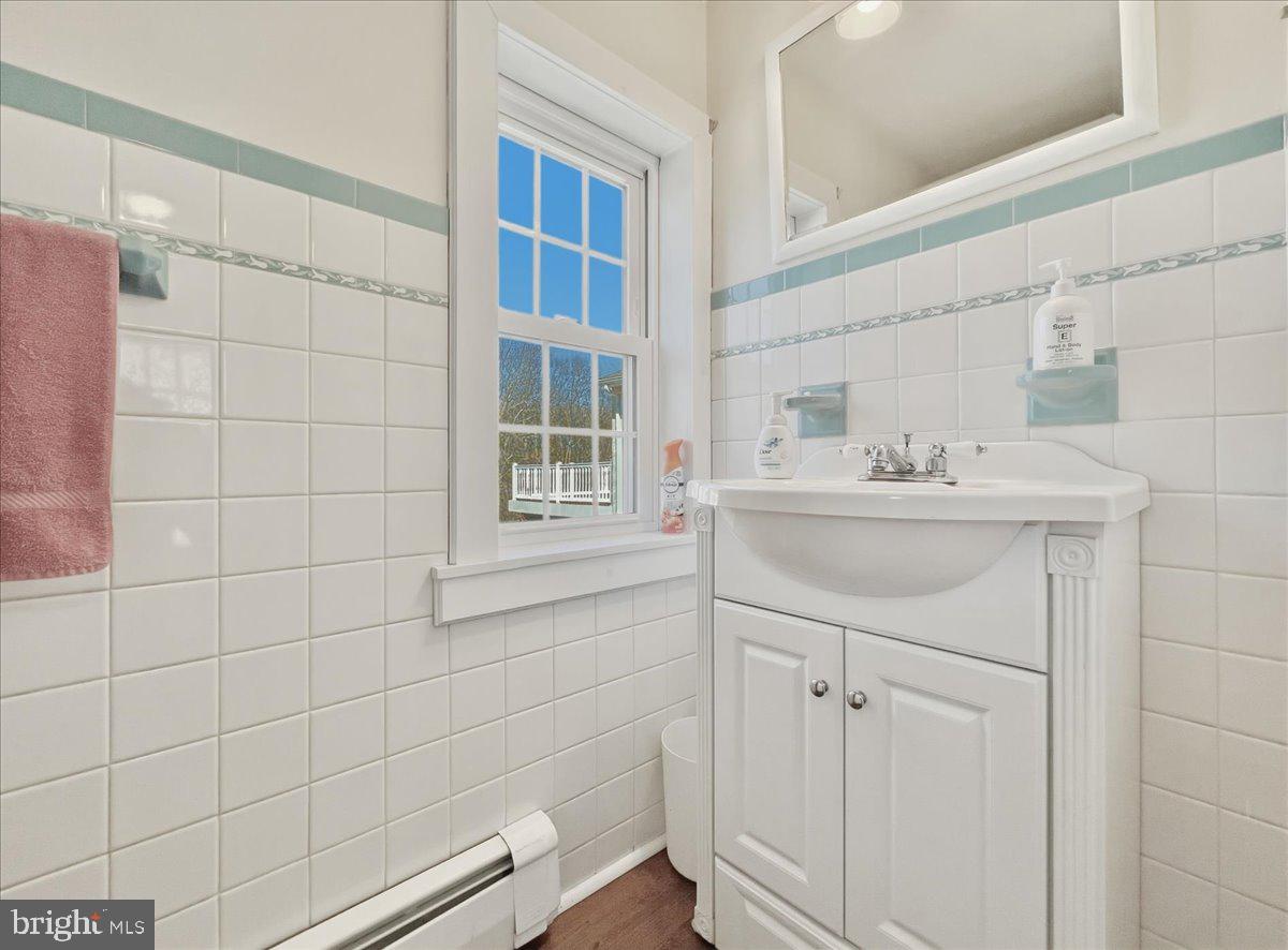 SCHWENKSVILLE - Residential