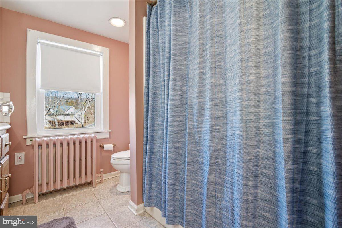 SCHWENKSVILLE - Residential