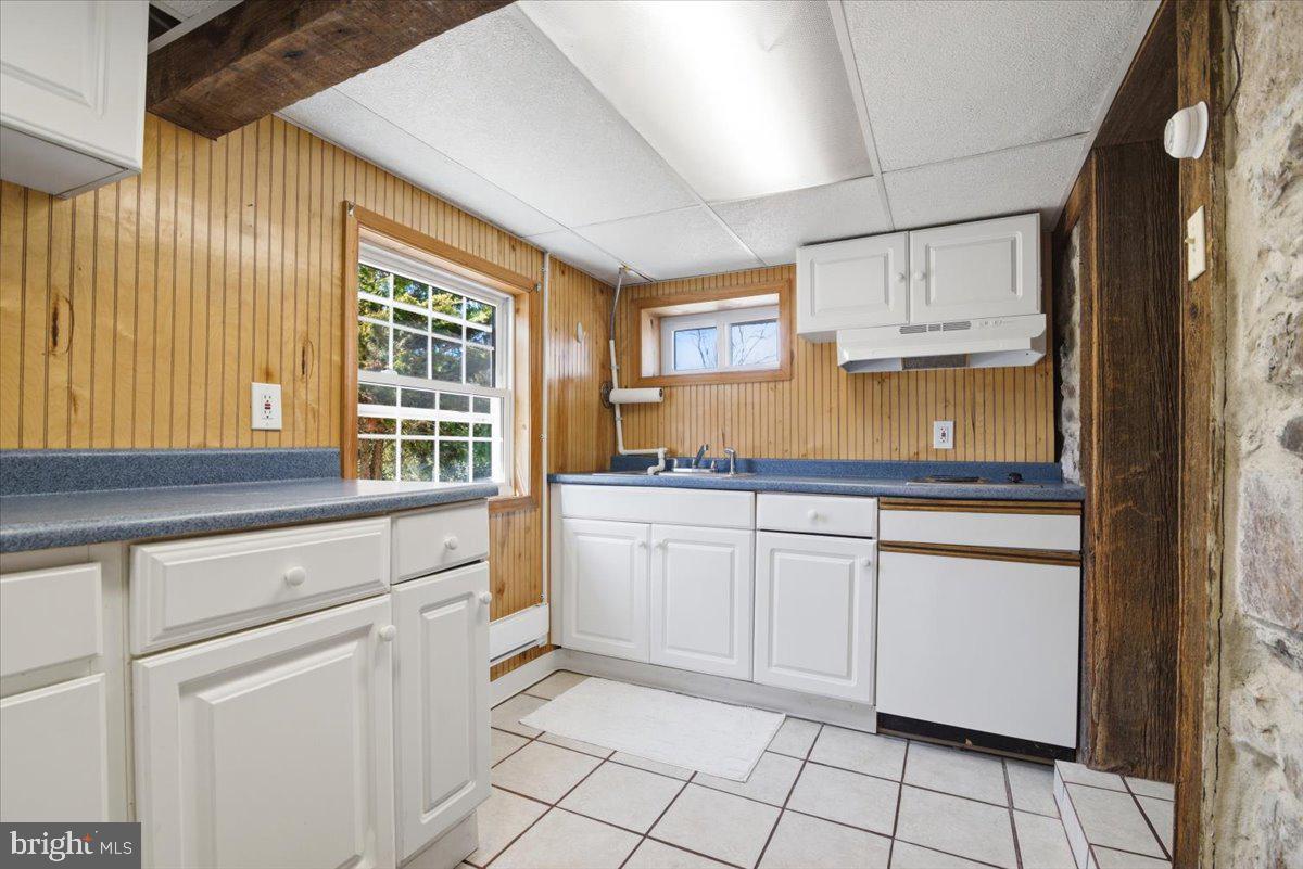 SCHWENKSVILLE - Residential