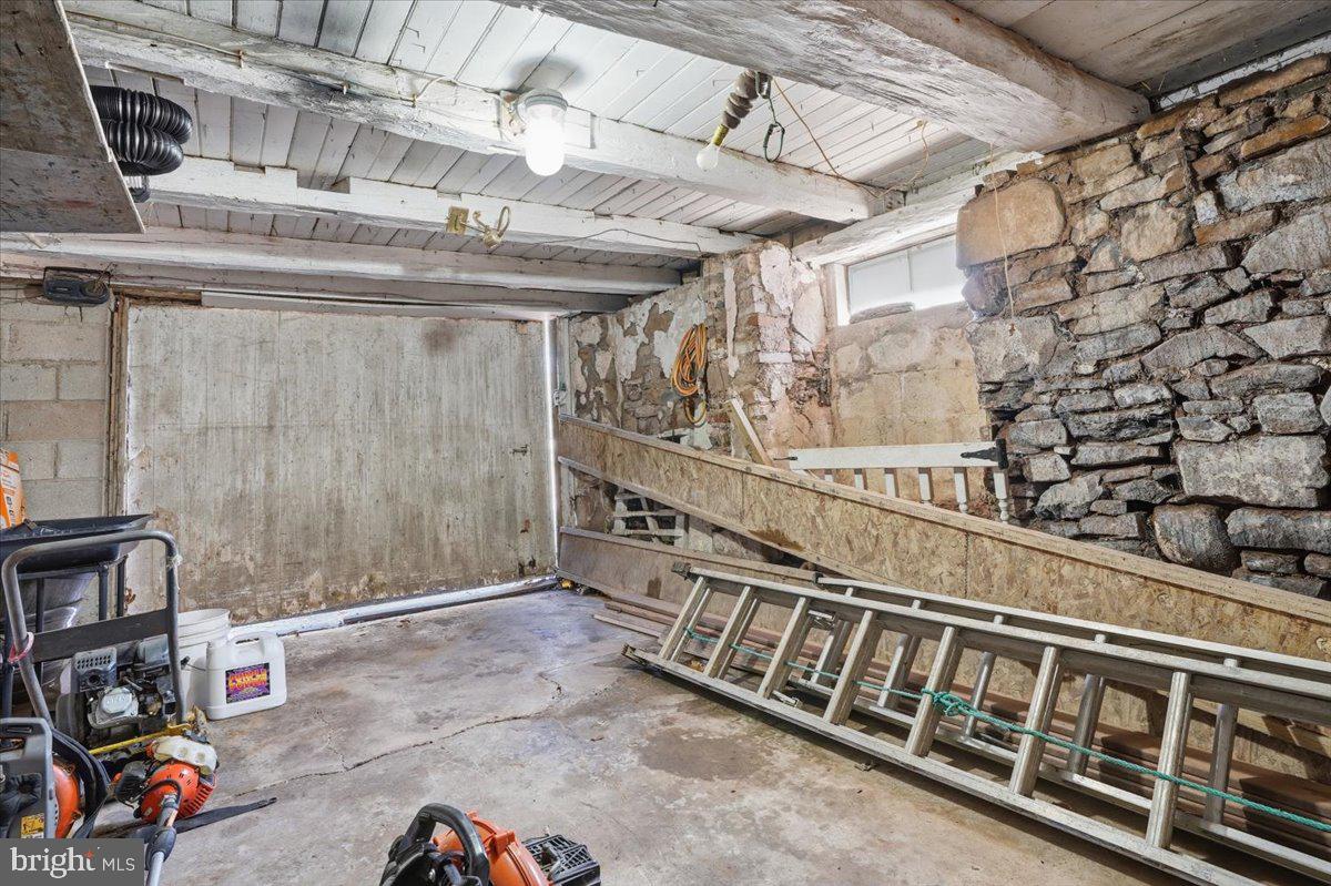 SCHWENKSVILLE - Residential