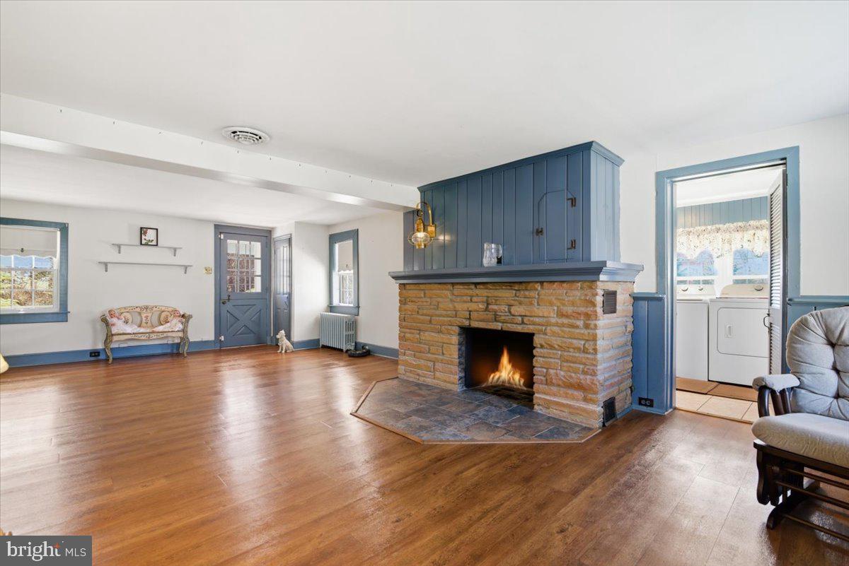 SCHWENKSVILLE - Residential