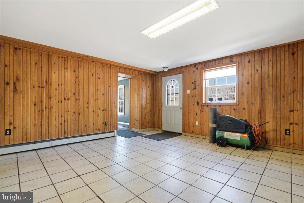 SCHWENKSVILLE - Residential