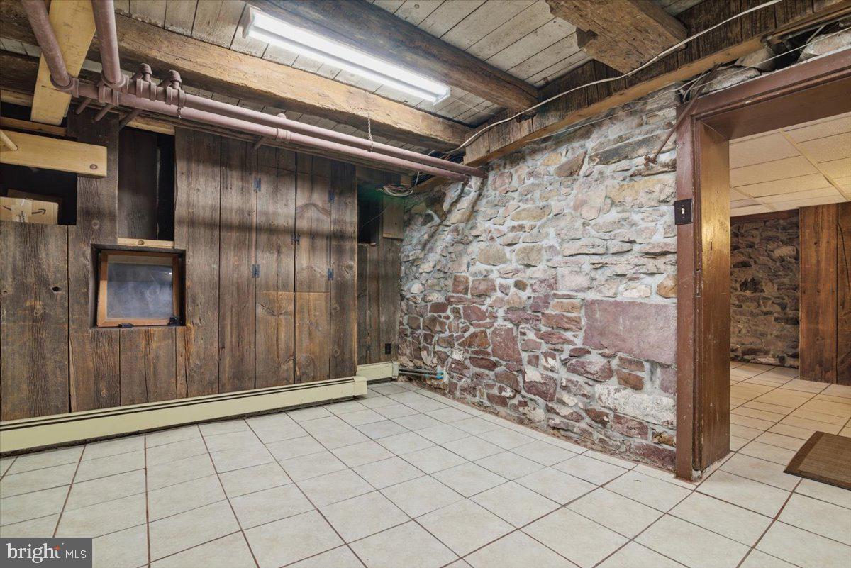 SCHWENKSVILLE - Residential