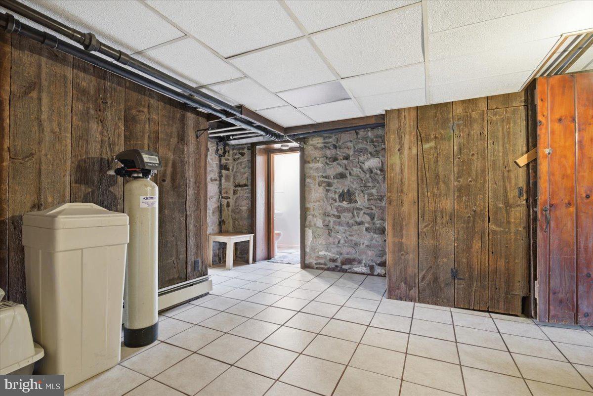 SCHWENKSVILLE - Residential