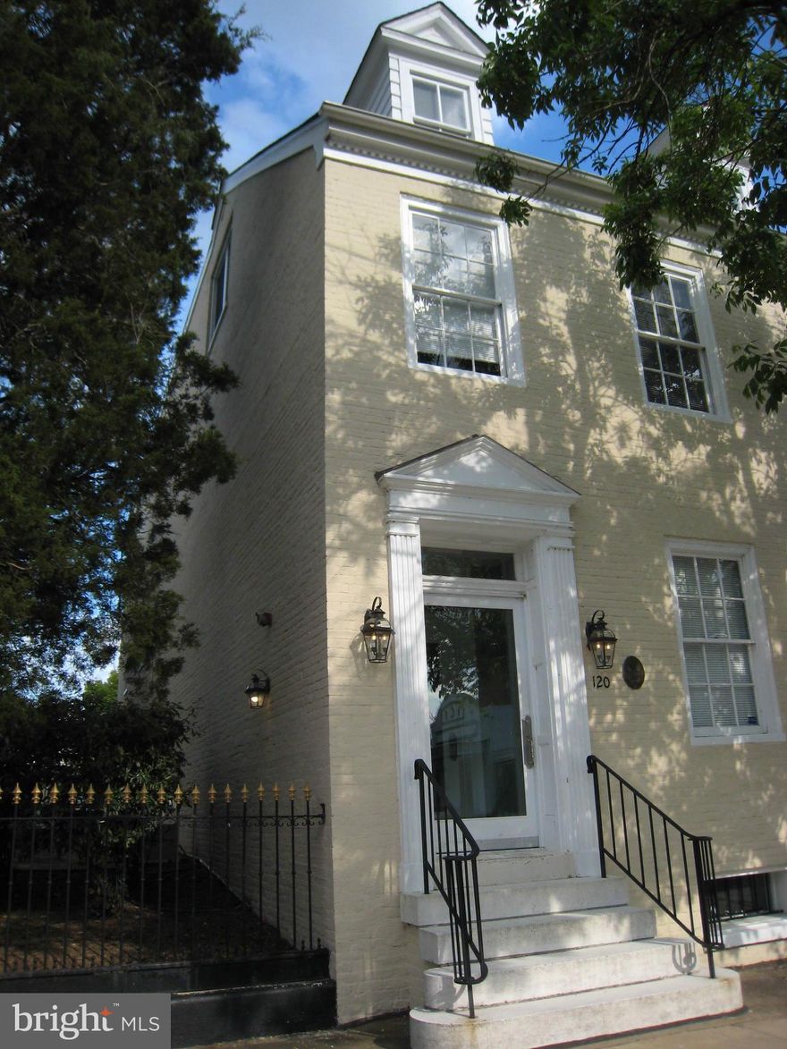 SPECTACULAR FEDERAL STYLE BUILDING IN OLD TOWN ALEXANDRIA IN IMMACULATE CONDITION. WALK TO METRO HAS PARKING LOT FOR UP TO 12 NOTE: 116 S.PAYNE IS INCLUDED. BEAUTIFUL PATIO AND SIDE YARD. 7387 SQ FT TOTAL **PROPERTY CAN BE SOLD AS AN INVESTMENT WITH AN ABOVE MARKET FOUR LEASE IN PLACE OR VACANT FOR OWNER USER**NO COMMERCIAL PROPERTY OF THIS AGE MATCHES THE CONDITION AND FLEXIBILITY