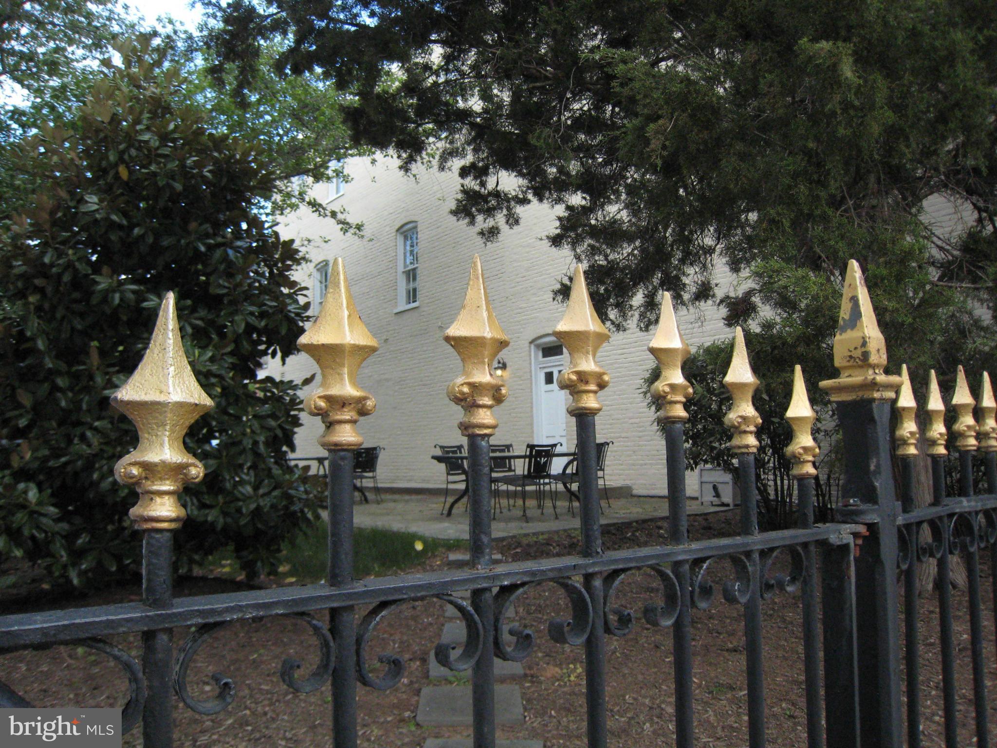 OLD TOWN ALEXANDRIA - Commercial Sale