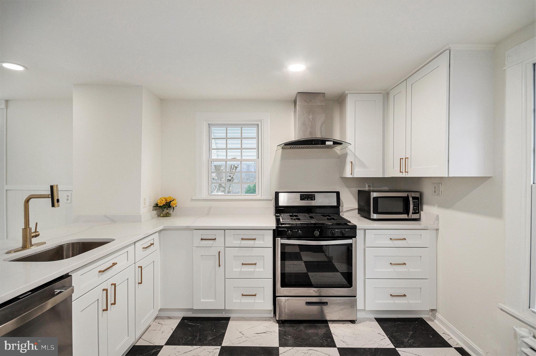 TY LIN DA ESTATES - Residential Lease