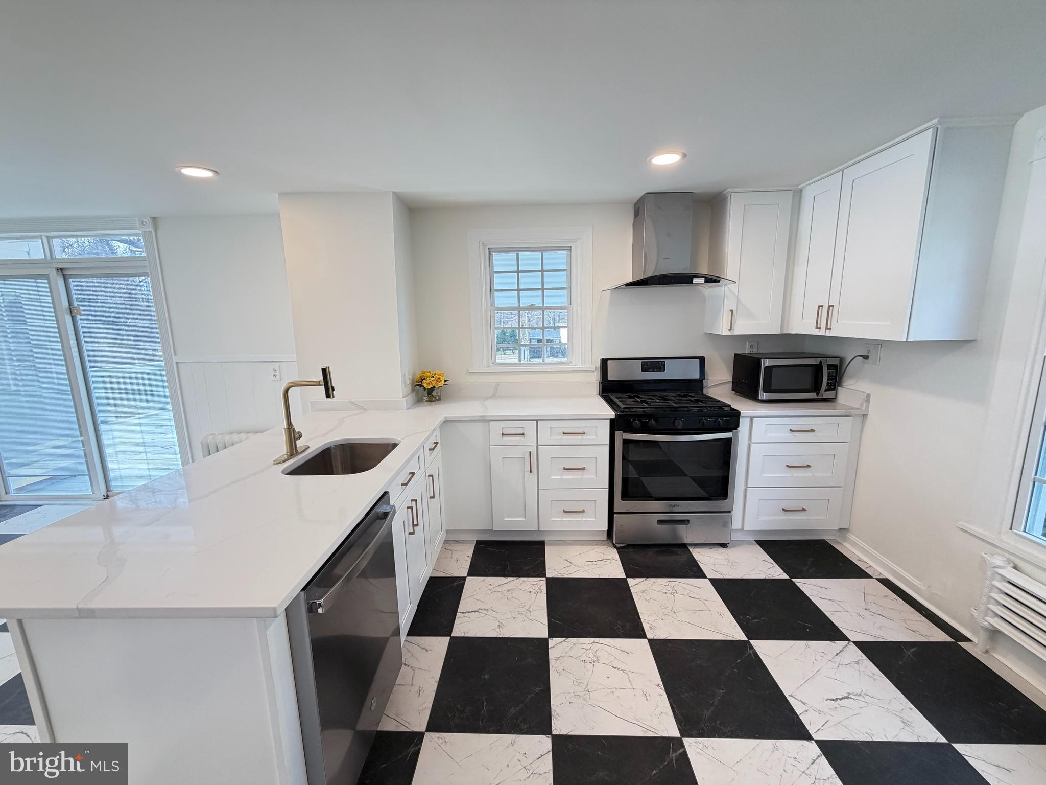 TY LIN DA ESTATES - Residential Lease