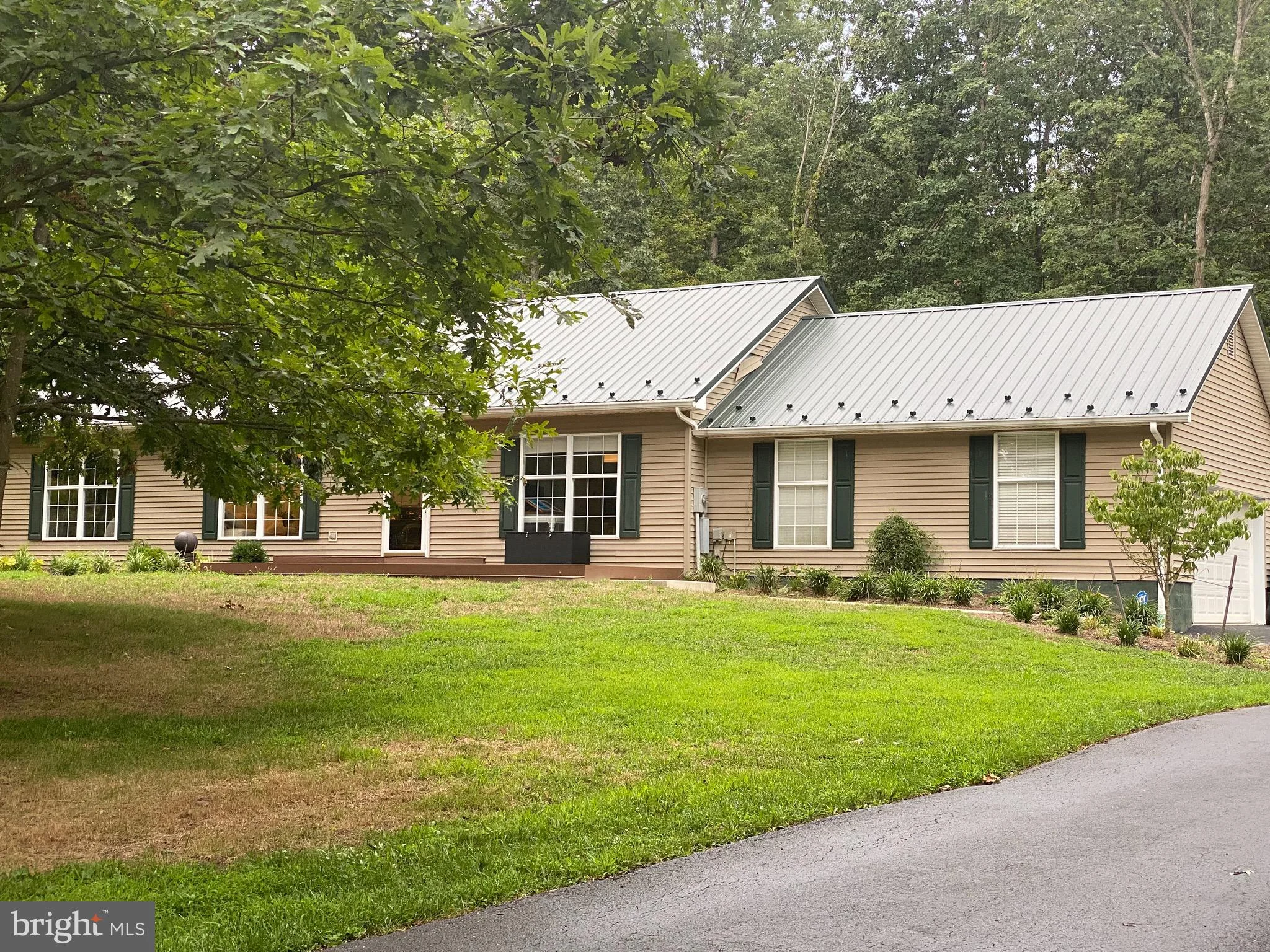 11 Glen Wood Dr, Moorefield, WV 26836