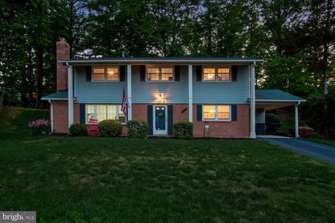 Photo of 9122 Steven Irving Court, SPRINGFIELD, VA 22153 (MLS # VAFX2309418)
