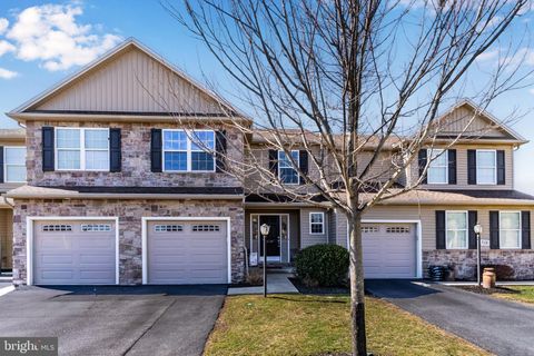 Townhouse For Sale - 2714 Bur Court<br/> HARRISBURG, PA 17112