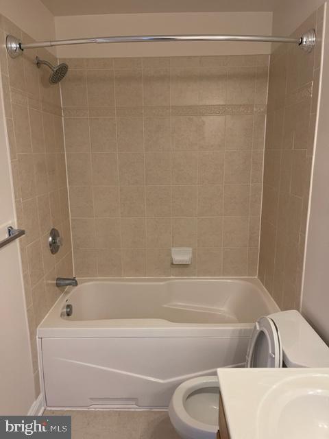 CAMDEN CROSSING - Residential Lease