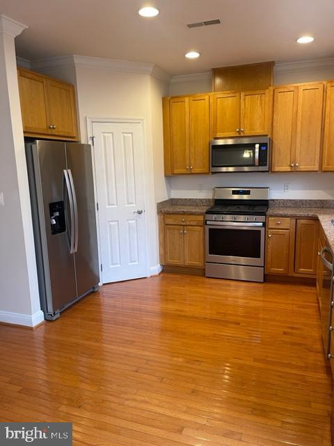 CAMDEN CROSSING - Residential Lease