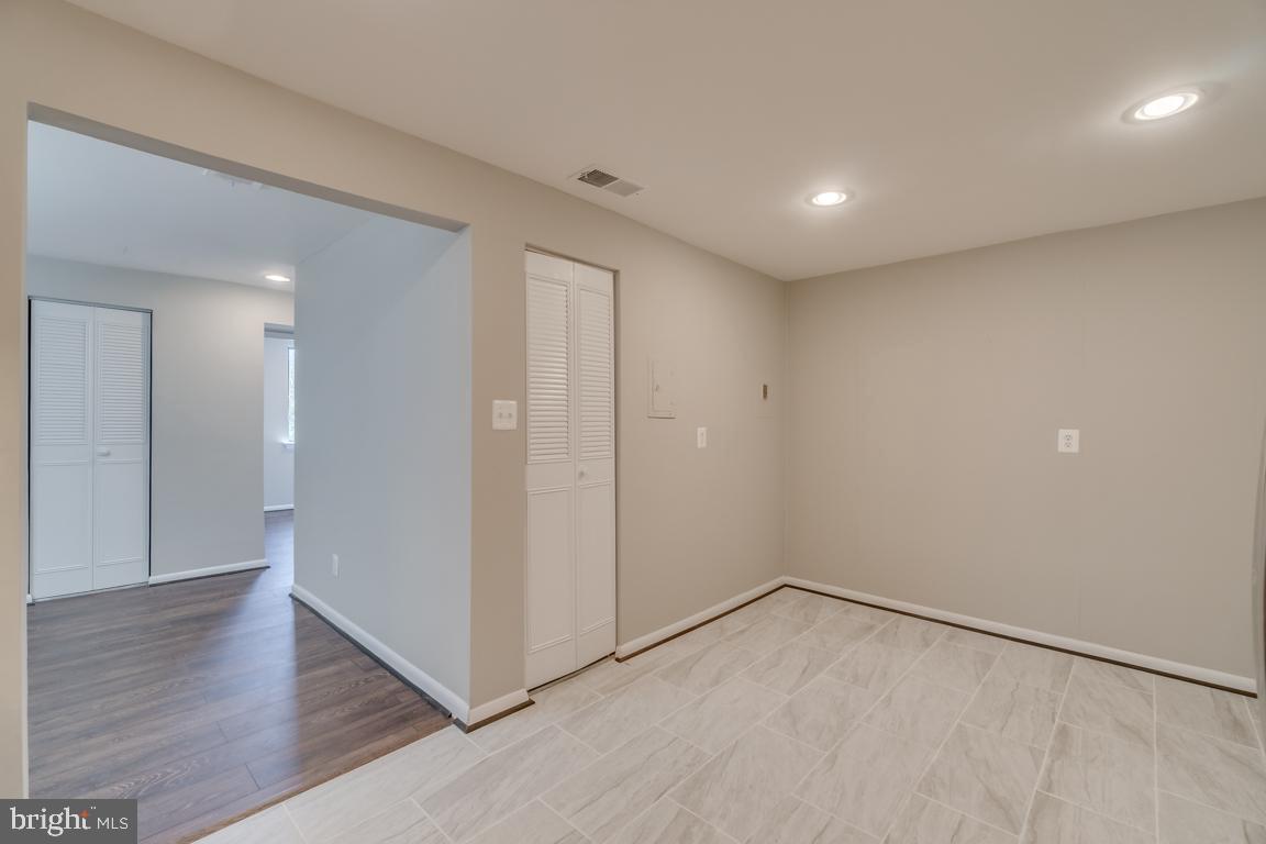 HUNTLEY SQUARE CONDOMINIUMS - Residential