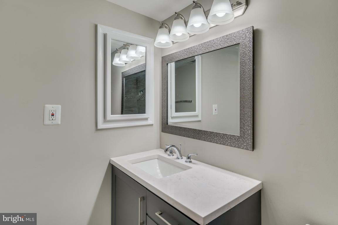 HUNTLEY SQUARE CONDOMINIUMS - Residential