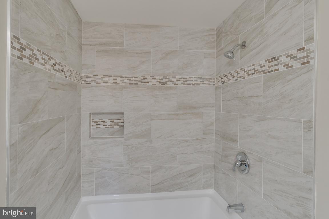 HUNTLEY SQUARE CONDOMINIUMS - Residential