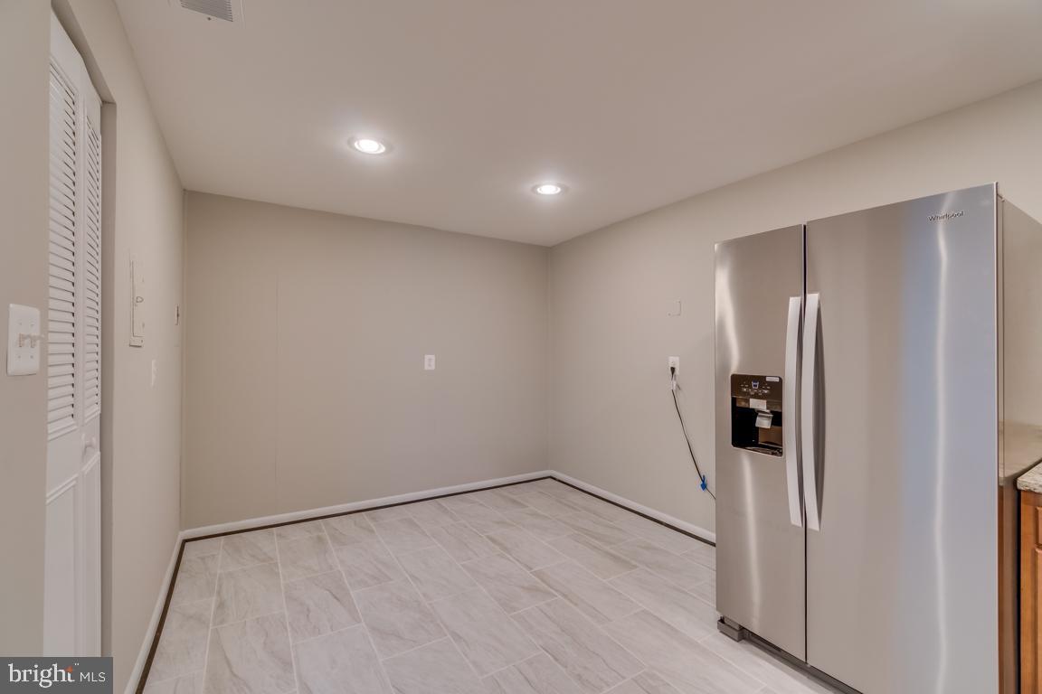 HUNTLEY SQUARE CONDOMINIUMS - Residential