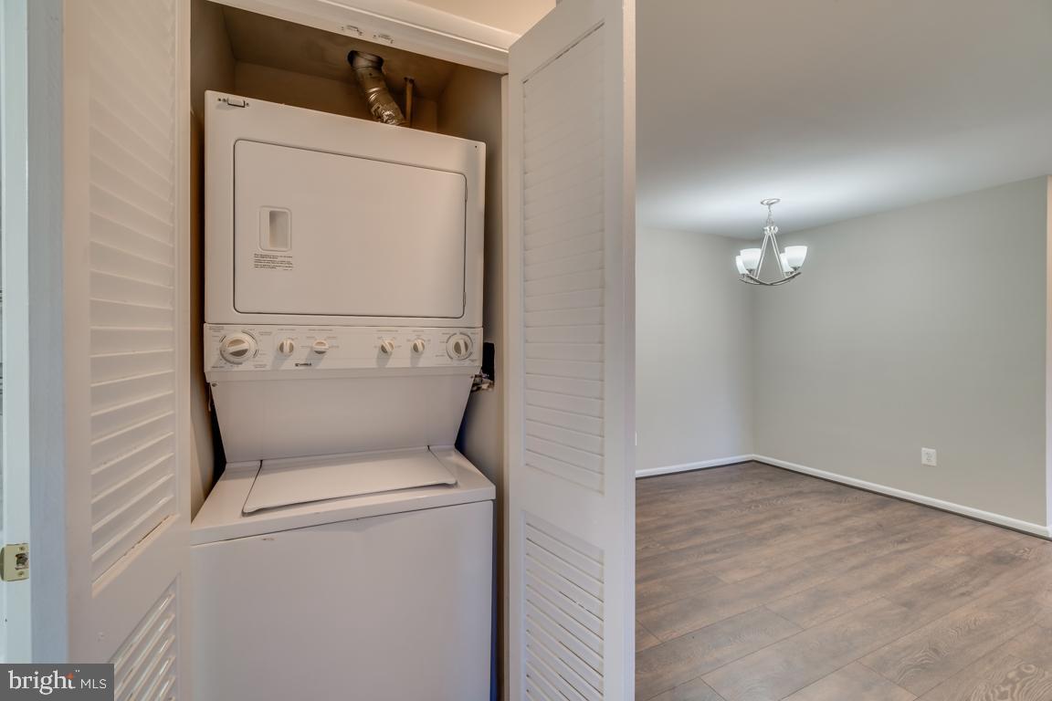 HUNTLEY SQUARE CONDOMINIUMS - Residential