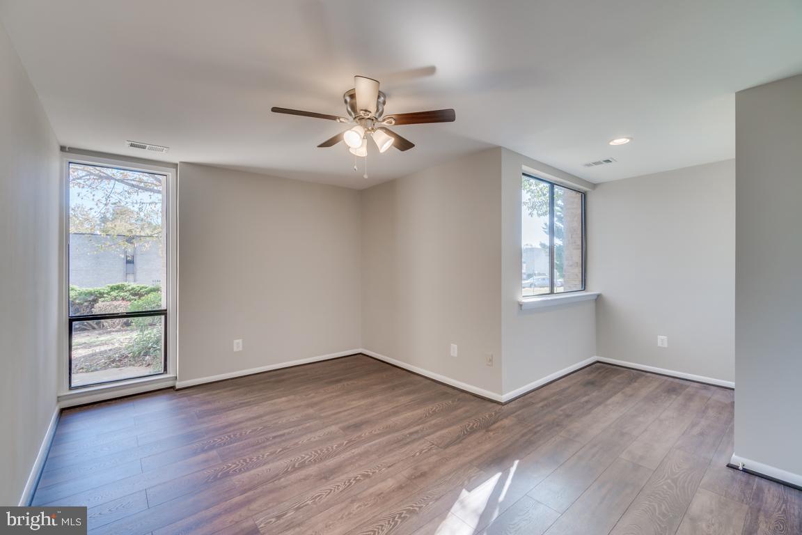 HUNTLEY SQUARE CONDOMINIUMS - Residential