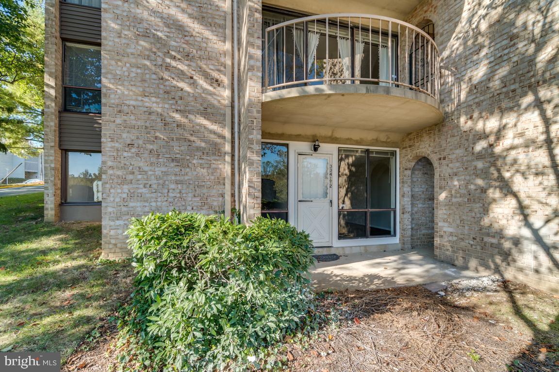 HUNTLEY SQUARE CONDOMINIUMS - Residential