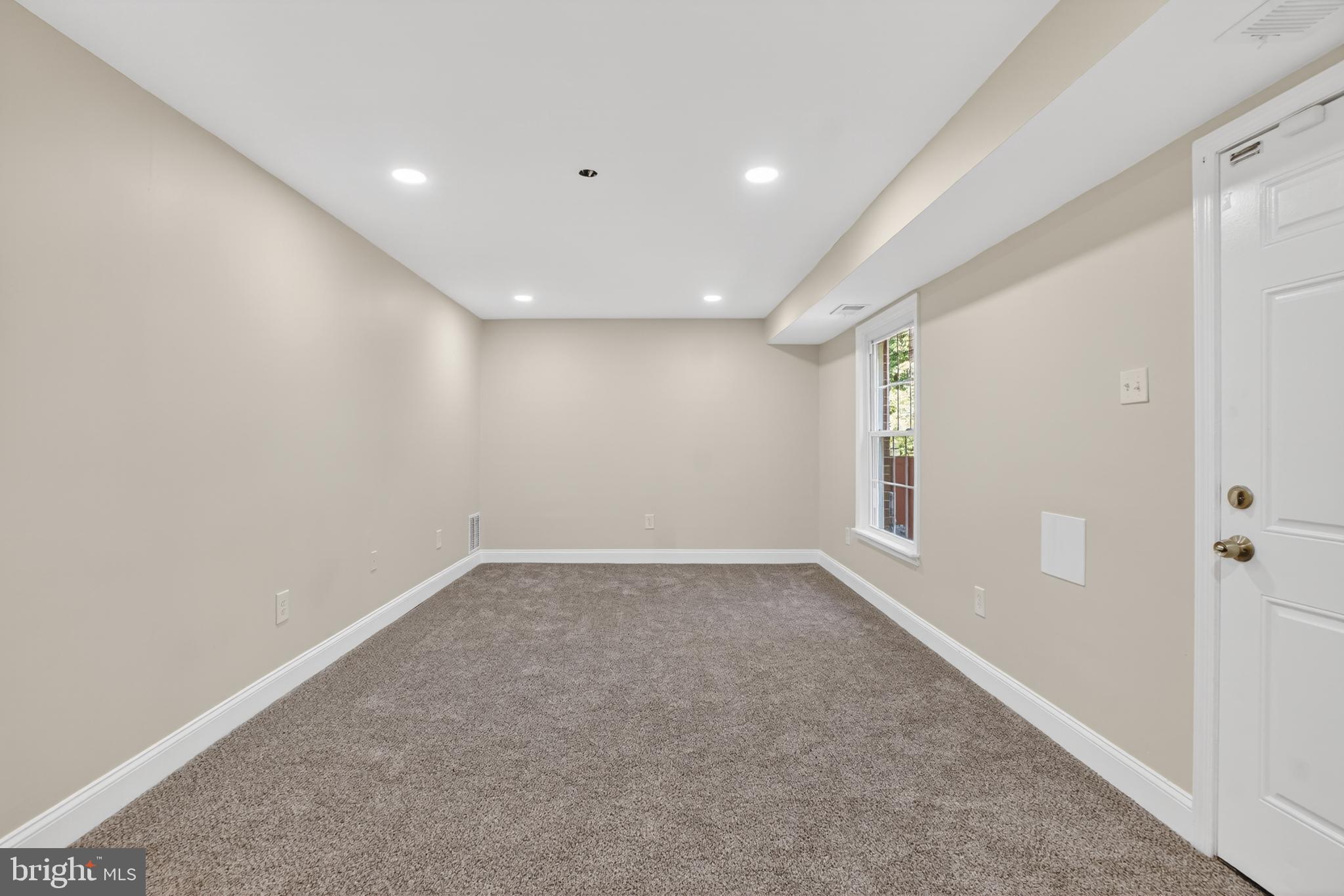 PINEWOOD HILL - Residential
