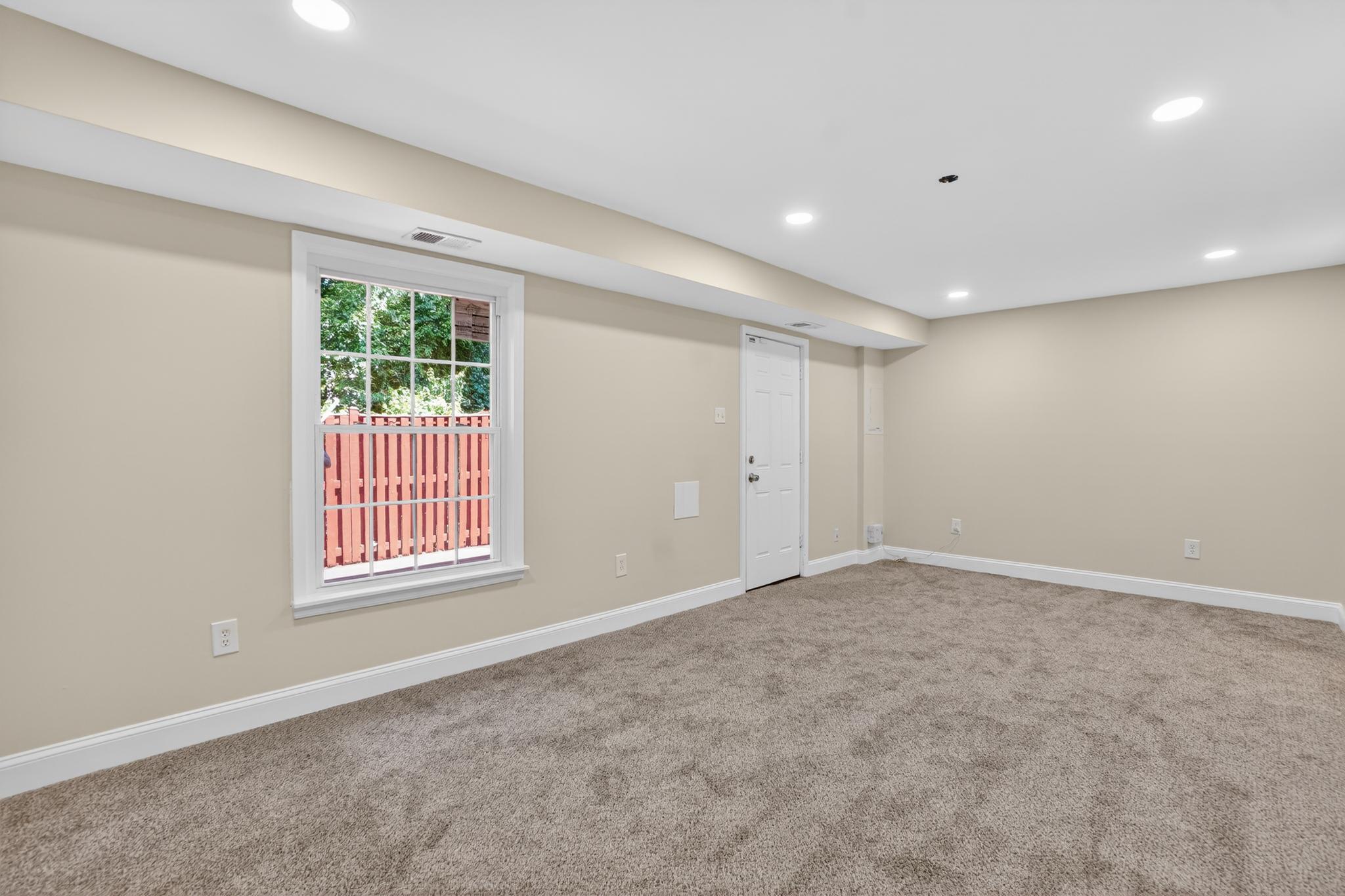 PINEWOOD HILL - Residential