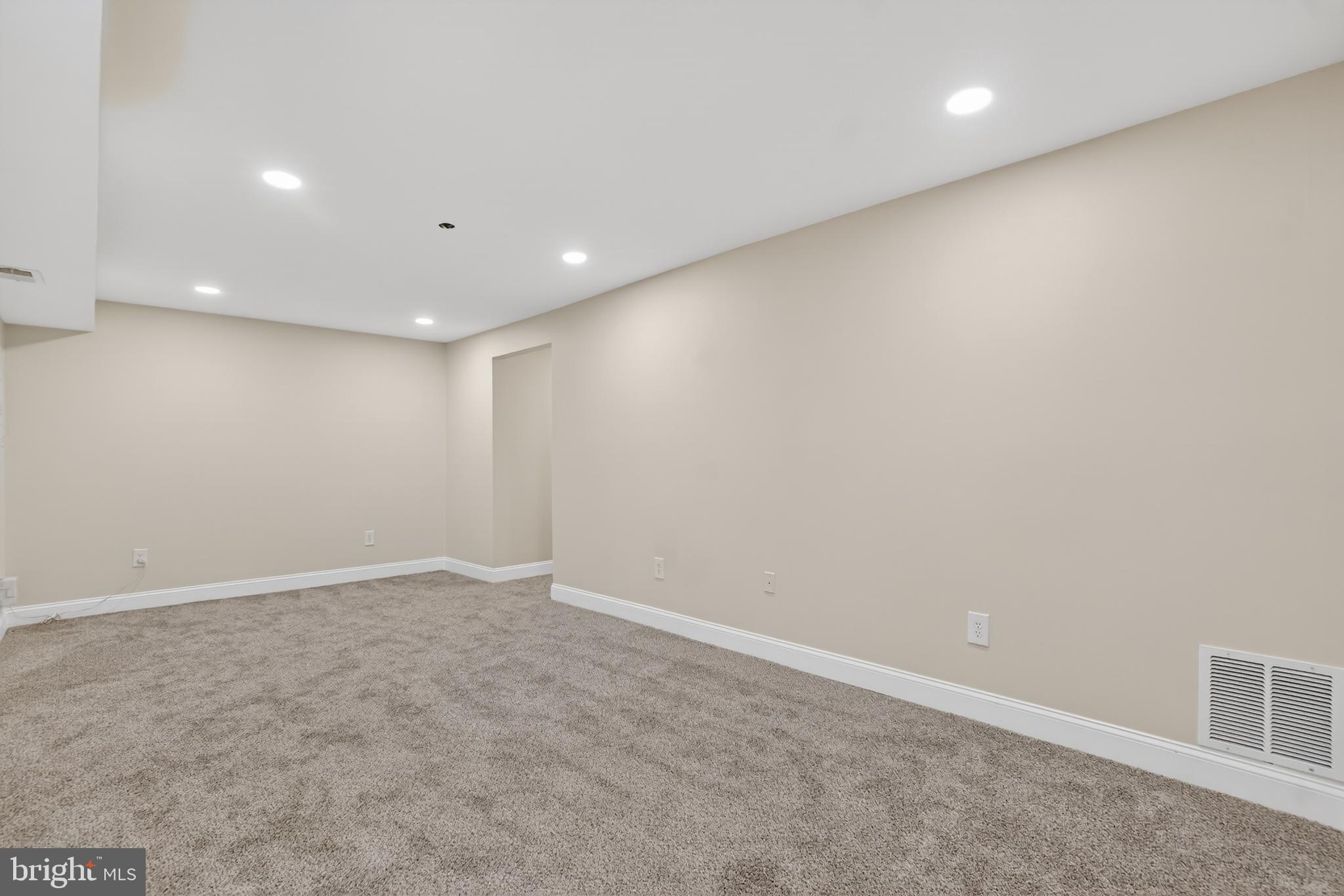 PINEWOOD HILL - Residential